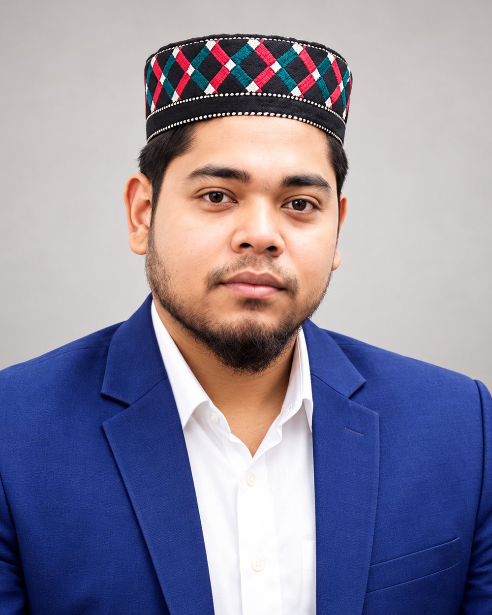 মোঃ ইসমাইল হোসেনের ফরমাল প্রোফাইল ছবি — নীল ব্লেজার, সাদা শার্ট ও নকশা করা টুপি পরিহিত
